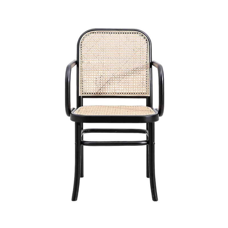 Silla de Madera con Marco Negro y Base de Ratán Tejido